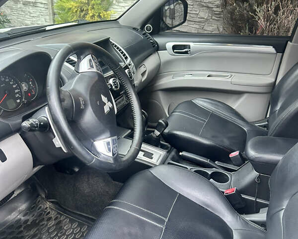 Білий Міцубісі Паджеро, об'ємом двигуна 2.48 л та пробігом 138 тис. км за 17500 $, фото 3 на Automoto.ua