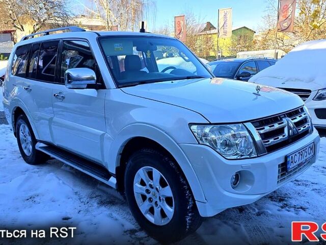 Белый Мицубиси Паджеро, объемом двигателя 3.5 л и пробегом 220 тыс. км за 14500 $, фото 1 на Automoto.ua