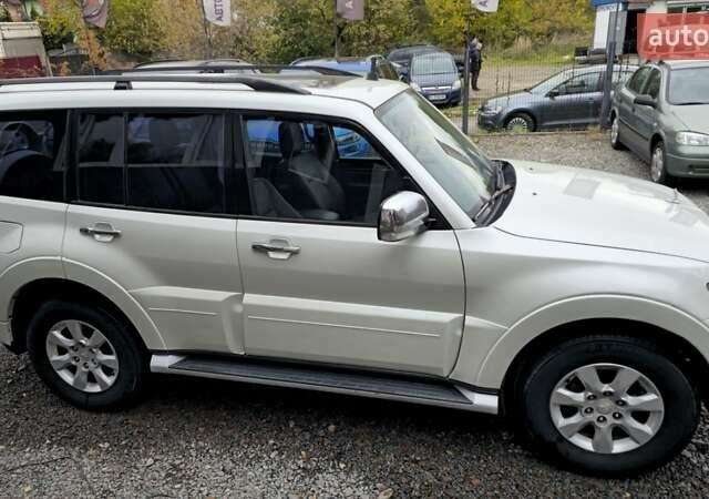 Белый Мицубиси Паджеро, объемом двигателя 3.5 л и пробегом 232 тыс. км за 14700 $, фото 1 на Automoto.ua