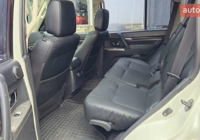 Белый Мицубиси Паджеро, объемом двигателя 3.5 л и пробегом 232 тыс. км за 14700 $, фото 9 на Automoto.ua