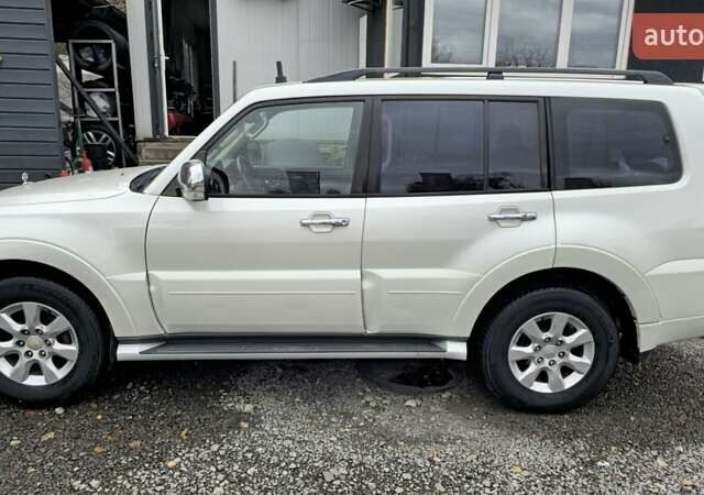 Белый Мицубиси Паджеро, объемом двигателя 3.5 л и пробегом 232 тыс. км за 14700 $, фото 4 на Automoto.ua