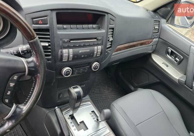 Белый Мицубиси Паджеро, объемом двигателя 3.5 л и пробегом 233 тыс. км за 14900 $, фото 8 на Automoto.ua