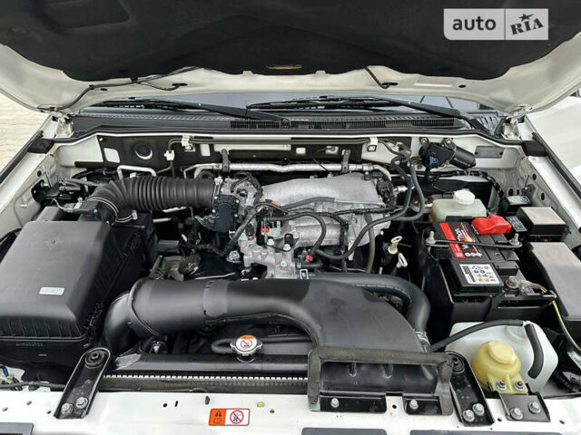 Білий Міцубісі Паджеро, об'ємом двигуна 3.5 л та пробігом 80 тис. км за 21900 $, фото 18 на Automoto.ua