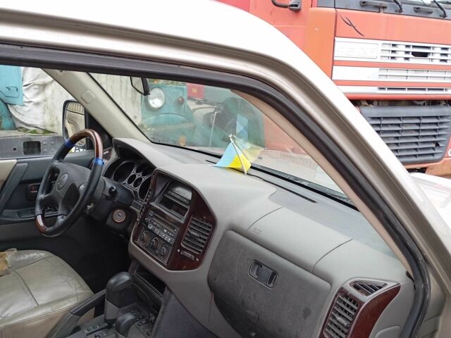 Міцубісі Паджеро 2005 у Каневе на Automoto.ua Бежевий Міцубісі Паджеро, об'ємом двигуна 0 л та пробігом 370 тис. км за 1425 $, фото 2 на Automoto.ua