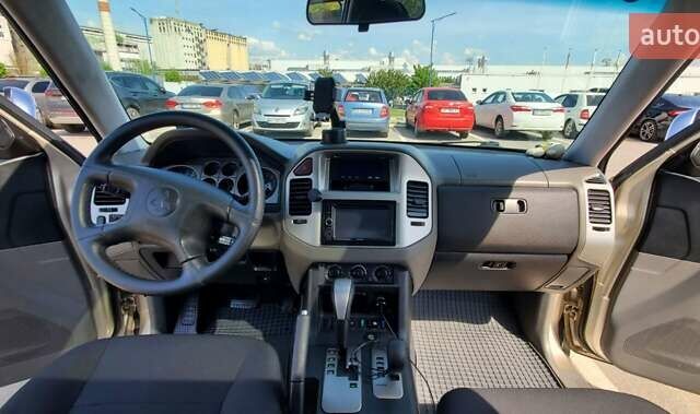 Бежевий Міцубісі Паджеро, об'ємом двигуна 2.97 л та пробігом 187 тис. км за 12900 $, фото 7 на Automoto.ua