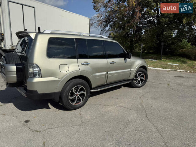 Бежевый Мицубиси Паджеро, объемом двигателя 2.97 л и пробегом 140 тыс. км за 12500 $, фото 8 на Automoto.ua