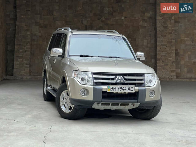 Бежевый Мицубиси Паджеро, объемом двигателя 2.97 л и пробегом 163 тыс. км за 12000 $, фото 1 на Automoto.ua
