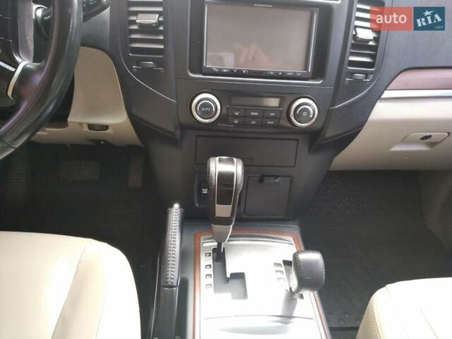 Бежевий Міцубісі Паджеро, об'ємом двигуна 3.2 л та пробігом 245 тис. км за 15300 $, фото 46 на Automoto.ua