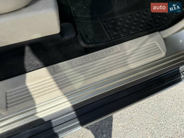 Бежевый Мицубиси Паджеро, объемом двигателя 2.97 л и пробегом 140 тыс. км за 12500 $, фото 10 на Automoto.ua