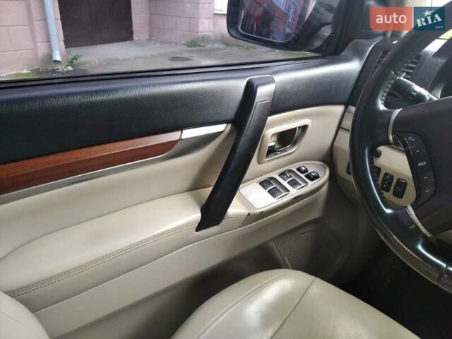 Бежевий Міцубісі Паджеро, об'ємом двигуна 3.2 л та пробігом 245 тис. км за 15300 $, фото 47 на Automoto.ua