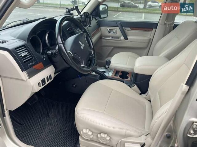 Міцубісі Паджеро 2007 у Києві на Automoto.ua Бежевий Міцубісі Паджеро, об'ємом двигуна 2.97 л та пробігом 259 тис. км за 11500 $, фото 4 на Automoto.ua