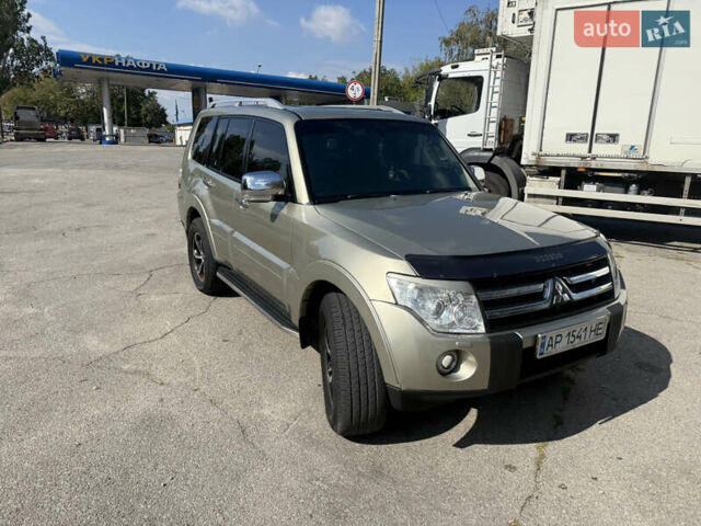 Бежевый Мицубиси Паджеро, объемом двигателя 2.97 л и пробегом 140 тыс. км за 12500 $, фото 2 на Automoto.ua