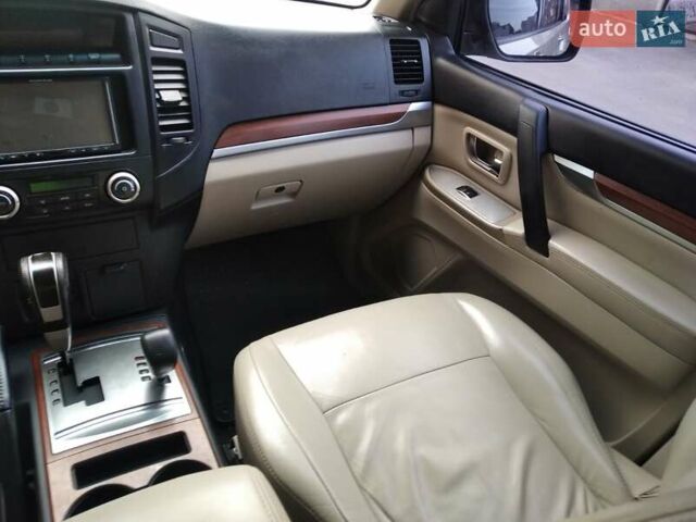 Бежевий Міцубісі Паджеро, об'ємом двигуна 3.2 л та пробігом 245 тис. км за 15300 $, фото 15 на Automoto.ua