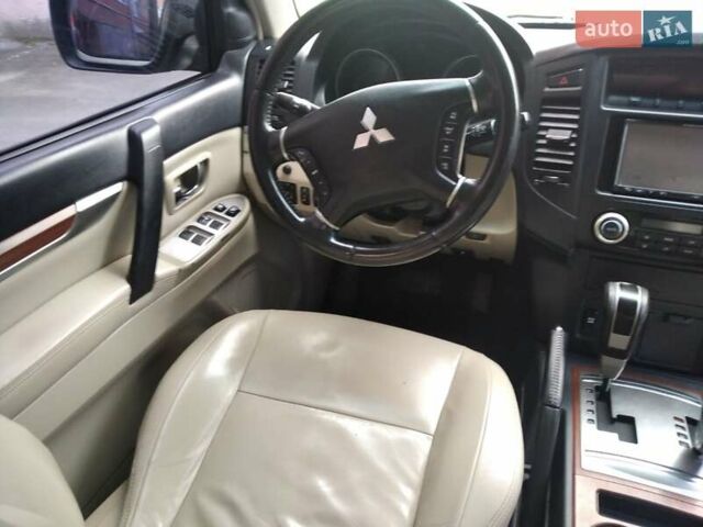 Бежевий Міцубісі Паджеро, об'ємом двигуна 3.2 л та пробігом 245 тис. км за 15300 $, фото 16 на Automoto.ua