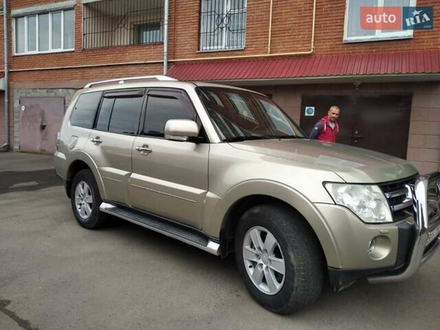 Бежевий Міцубісі Паджеро, об'ємом двигуна 3.2 л та пробігом 245 тис. км за 15300 $, фото 21 на Automoto.ua