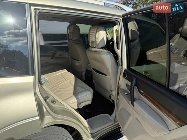 Бежевый Мицубиси Паджеро, объемом двигателя 2.97 л и пробегом 140 тыс. км за 12500 $, фото 5 на Automoto.ua