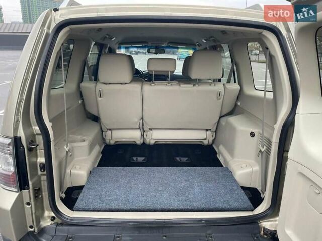 Міцубісі Паджеро 2007 у Києві на Automoto.ua Бежевий Міцубісі Паджеро, об'ємом двигуна 2.97 л та пробігом 259 тис. км за 11500 $, фото 10 на Automoto.ua