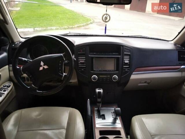 Бежевий Міцубісі Паджеро, об'ємом двигуна 3.2 л та пробігом 245 тис. км за 15300 $, фото 17 на Automoto.ua