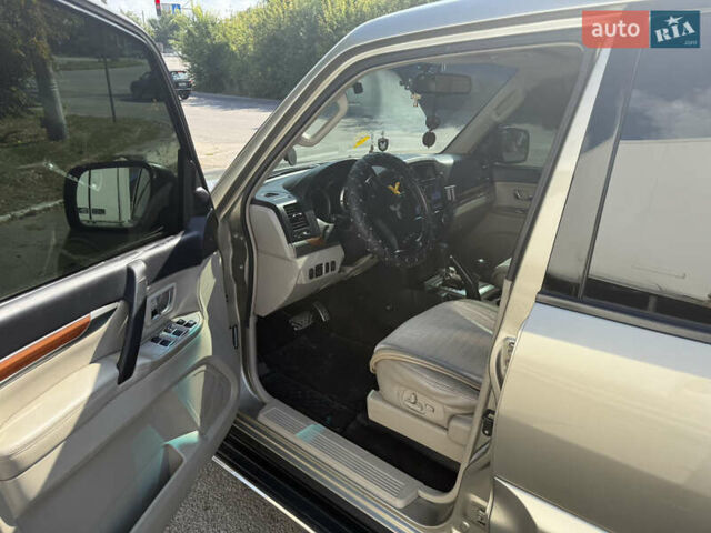 Бежевый Мицубиси Паджеро, объемом двигателя 2.97 л и пробегом 140 тыс. км за 12500 $, фото 11 на Automoto.ua