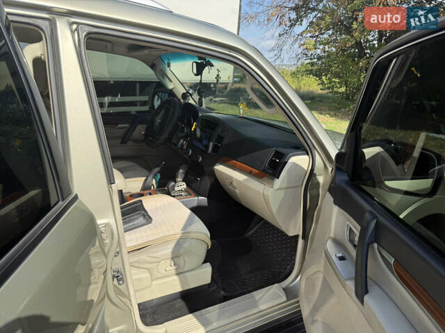 Бежевый Мицубиси Паджеро, объемом двигателя 2.97 л и пробегом 140 тыс. км за 12500 $, фото 4 на Automoto.ua