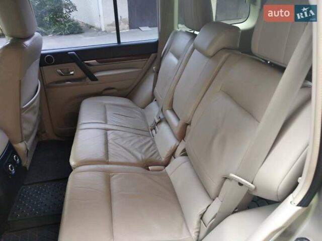 Бежевий Міцубісі Паджеро, об'ємом двигуна 3.2 л та пробігом 245 тис. км за 15300 $, фото 45 на Automoto.ua