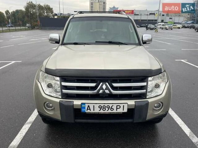 Міцубісі Паджеро 2007 у Києві на Automoto.ua Бежевий Міцубісі Паджеро, об'ємом двигуна 2.97 л та пробігом 259 тис. км за 11500 $, фото 1 на Automoto.ua