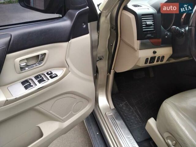 Бежевий Міцубісі Паджеро, об'ємом двигуна 3.2 л та пробігом 245 тис. км за 15300 $, фото 10 на Automoto.ua