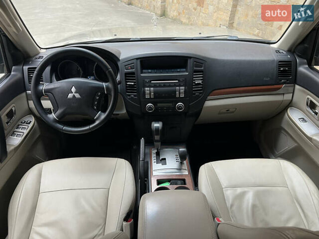 Бежевый Мицубиси Паджеро, объемом двигателя 2.97 л и пробегом 163 тыс. км за 12000 $, фото 6 на Automoto.ua