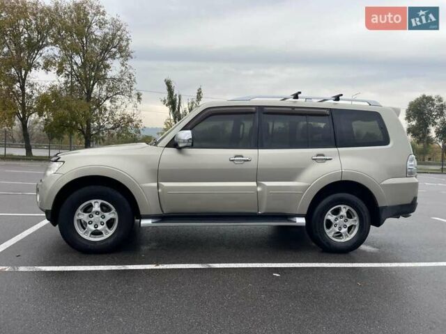Міцубісі Паджеро 2007 у Києві на Automoto.ua Бежевий Міцубісі Паджеро, об'ємом двигуна 2.97 л та пробігом 259 тис. км за 11500 $, фото 9 на Automoto.ua