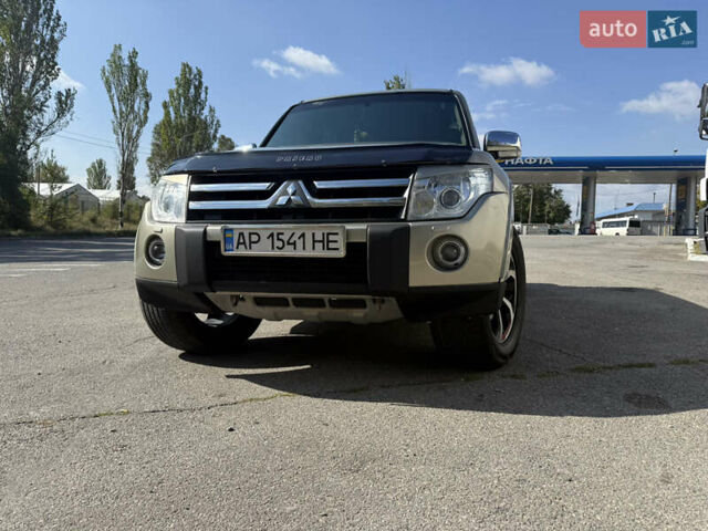 Бежевый Мицубиси Паджеро, объемом двигателя 2.97 л и пробегом 140 тыс. км за 12500 $, фото 1 на Automoto.ua