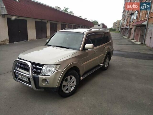 Бежевий Міцубісі Паджеро, об'ємом двигуна 3.2 л та пробігом 245 тис. км за 15300 $, фото 2 на Automoto.ua