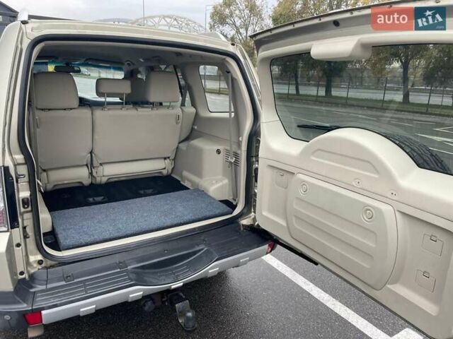 Міцубісі Паджеро 2007 у Києві на Automoto.ua Бежевий Міцубісі Паджеро, об'ємом двигуна 2.97 л та пробігом 259 тис. км за 11500 $, фото 11 на Automoto.ua