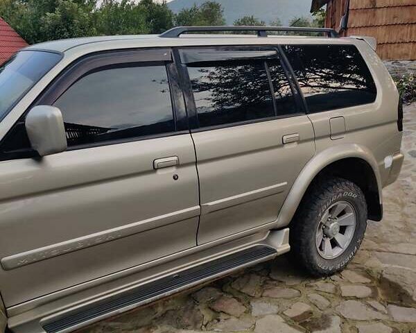 Бежевий Міцубісі Паджеро, об'ємом двигуна 3 л та пробігом 187 тис. км за 8900 $, фото 4 на Automoto.ua