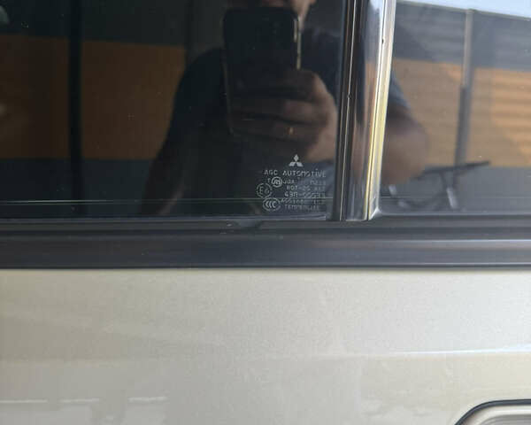 Бежевий Міцубісі Паджеро, об'ємом двигуна 3 л та пробігом 164 тис. км за 15200 $, фото 15 на Automoto.ua