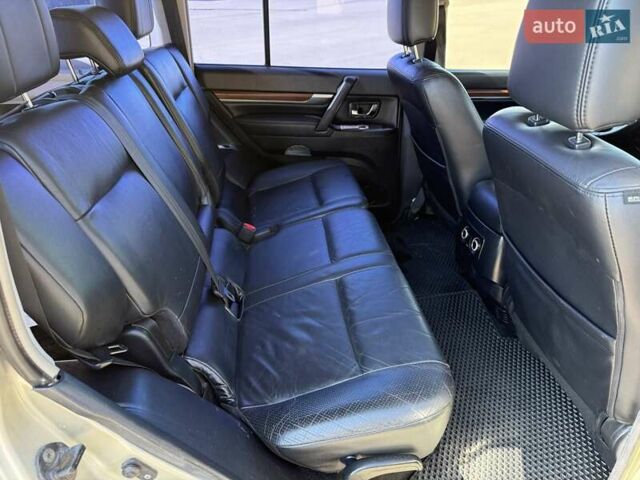 Бежевый Мицубиси Паджеро, объемом двигателя 3 л и пробегом 208 тыс. км за 10300 $, фото 63 на Automoto.ua