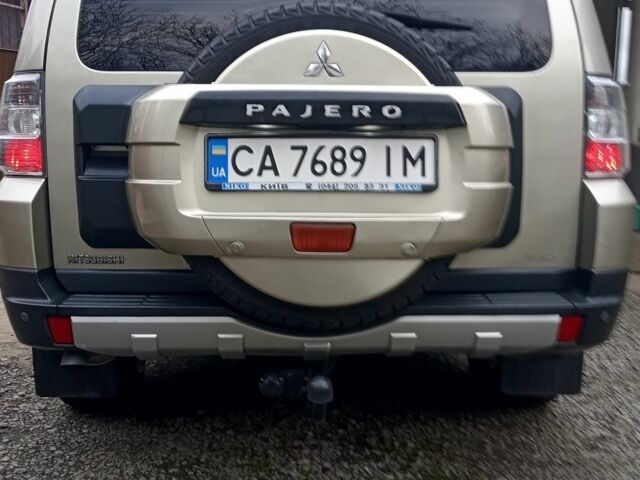 Бежевий Міцубісі Паджеро, об'ємом двигуна 3.2 л та пробігом 187 тис. км за 14200 $, фото 1 на Automoto.ua