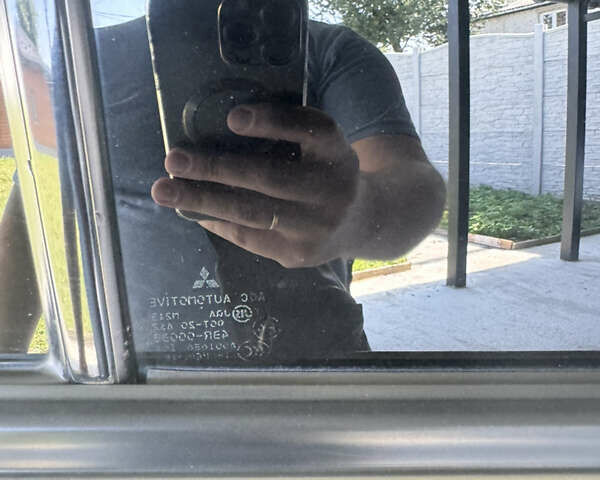 Бежевий Міцубісі Паджеро, об'ємом двигуна 3 л та пробігом 164 тис. км за 15200 $, фото 21 на Automoto.ua