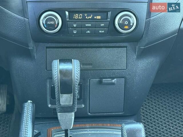 Бежевый Мицубиси Паджеро, объемом двигателя 3 л и пробегом 208 тыс. км за 10300 $, фото 77 на Automoto.ua