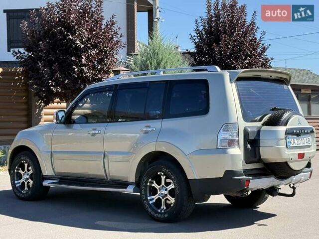 Бежевый Мицубиси Паджеро, объемом двигателя 3 л и пробегом 208 тыс. км за 10300 $, фото 23 на Automoto.ua