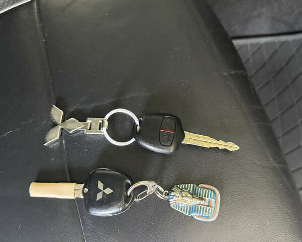 Бежевий Міцубісі Паджеро, об'ємом двигуна 3 л та пробігом 164 тис. км за 15200 $, фото 1 на Automoto.ua