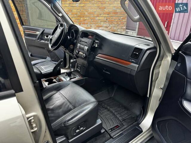 Бежевый Мицубиси Паджеро, объемом двигателя 2.97 л и пробегом 160 тыс. км за 12150 $, фото 13 на Automoto.ua