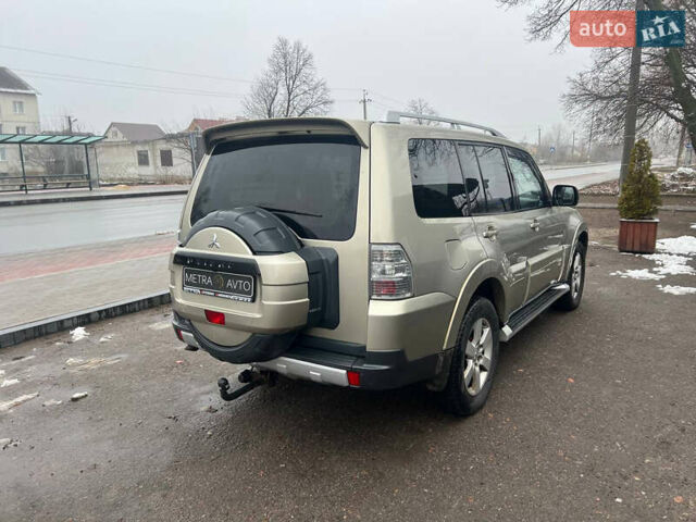 Бежевий Міцубісі Паджеро, об'ємом двигуна 3.2 л та пробігом 344 тис. км за 10000 $, фото 7 на Automoto.ua