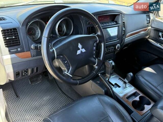 Бежевый Мицубиси Паджеро, объемом двигателя 3 л и пробегом 208 тыс. км за 10300 $, фото 57 на Automoto.ua