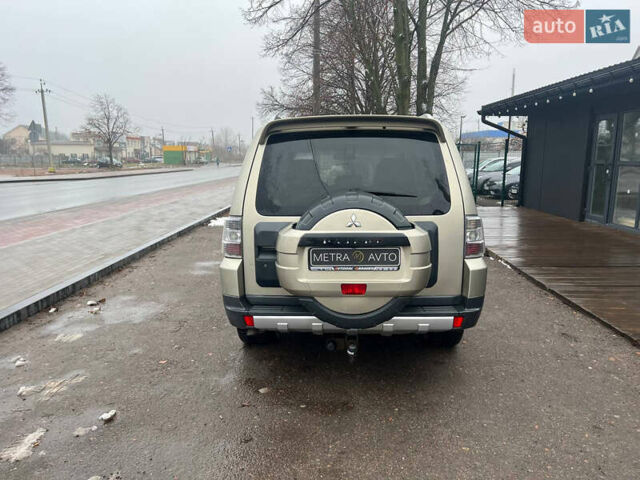 Бежевий Міцубісі Паджеро, об'ємом двигуна 3.2 л та пробігом 344 тис. км за 10000 $, фото 6 на Automoto.ua