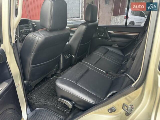 Бежевый Мицубиси Паджеро, объемом двигателя 2.97 л и пробегом 160 тыс. км за 12150 $, фото 10 на Automoto.ua