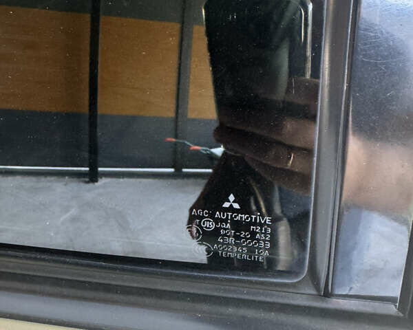 Бежевий Міцубісі Паджеро, об'ємом двигуна 3 л та пробігом 164 тис. км за 15200 $, фото 16 на Automoto.ua