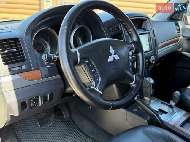 Бежевый Мицубиси Паджеро, объемом двигателя 3 л и пробегом 208 тыс. км за 10300 $, фото 61 на Automoto.ua
