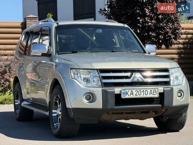 Бежевый Мицубиси Паджеро, объемом двигателя 3 л и пробегом 208 тыс. км за 10300 $, фото 13 на Automoto.ua