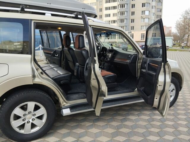 Бежевый Мицубиси Паджеро, объемом двигателя 0 л и пробегом 167 тыс. км за 11700 $, фото 6 на Automoto.ua