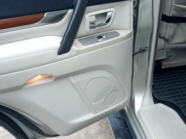 Бежевий Міцубісі Паджеро, об'ємом двигуна 3.2 л та пробігом 187 тис. км за 14200 $, фото 13 на Automoto.ua